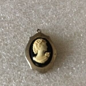 I rage cameo pendent